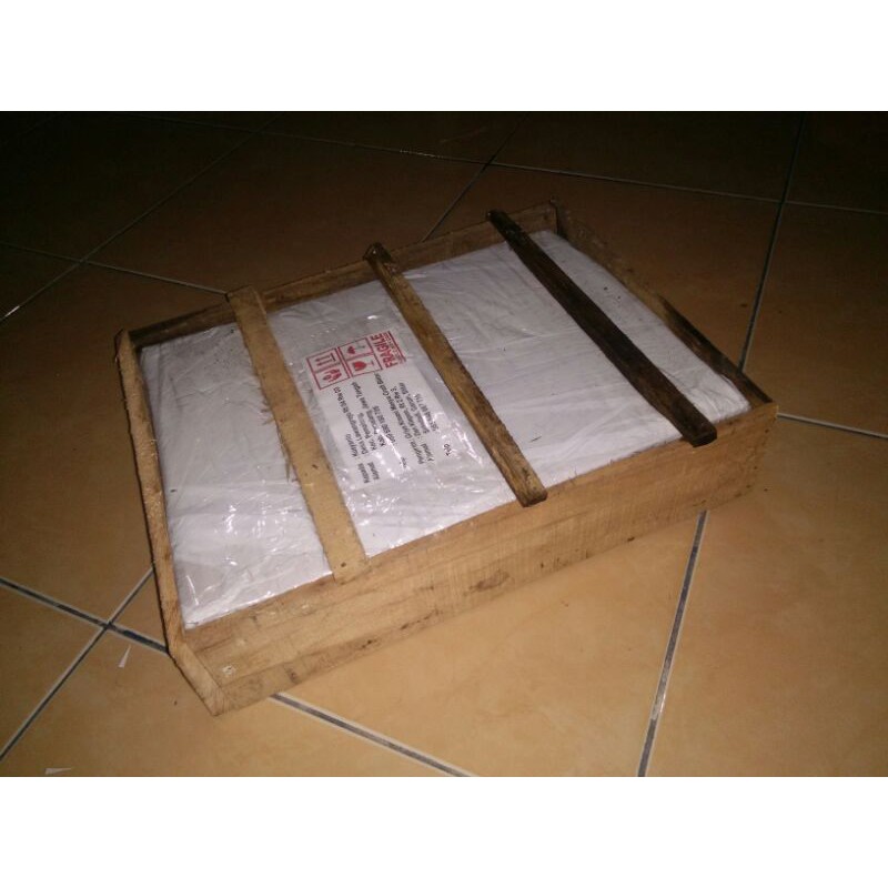 

Packing Kayu + kardus + bubble wrap