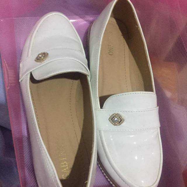 Sepatu wanita preloved merek gabino warna putih