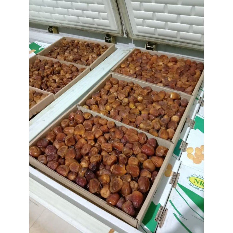 

TERBAIK >> Kurma Sukkari Qosim Box 3 Kg