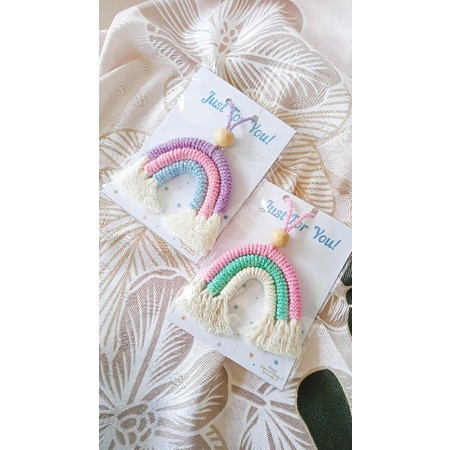 Makrame/ rainbow makrame/ gantungan kunci makrame/ wall decor macrame/ hiasan pelangi/ kado unik/ gi