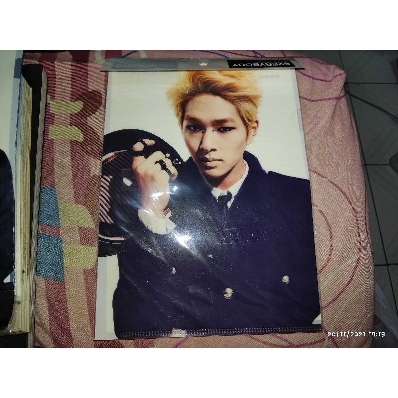 

Clear File Onew Shinee / clear file / kondisi segel mulus lus luss / clear file shinee /