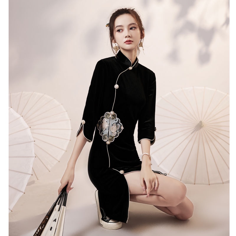 Golden velvet cheongsam 2022 new spring youth Black Retro improved short Chinese style dress for wom