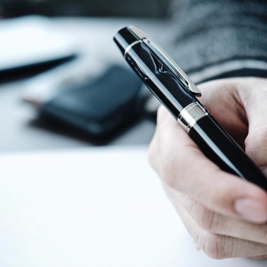 

Sheaffer SGC 300 Iridescent Black Featuring Chrome Plate Ballpoint