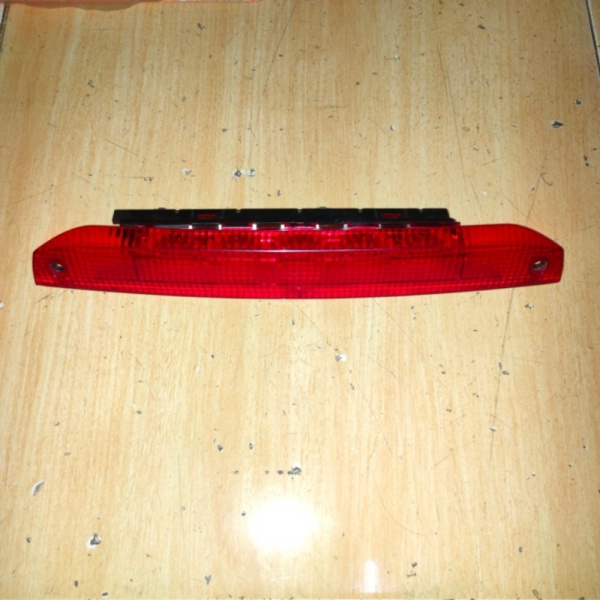 Ford Genuine Parts Lampu spoiler atas Ford Focus MK2