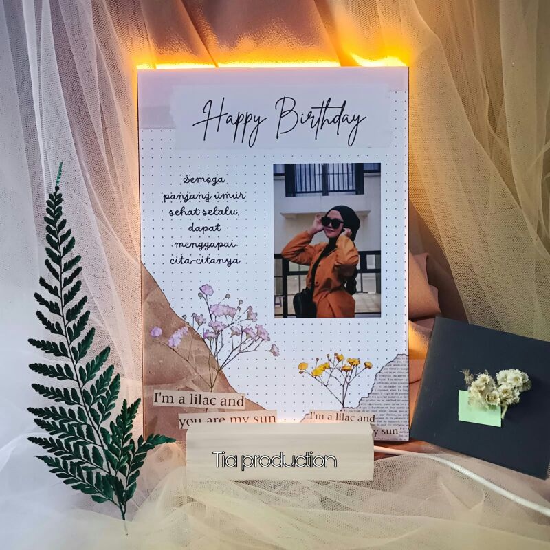 Kado akrilik A5 costume foto aesthetic kado ulang tahun wanita cetak foto gift kado ulang tahun wedd