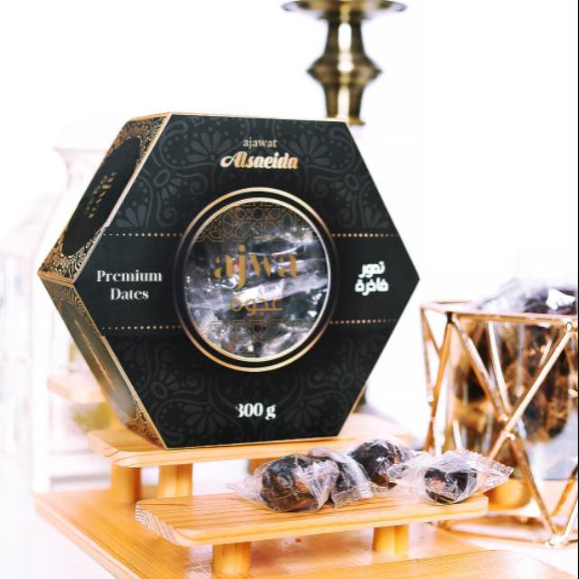 

Kurma Ajwa - asli dari Perkebunan Medinah - kualitas premium - enak & higienis