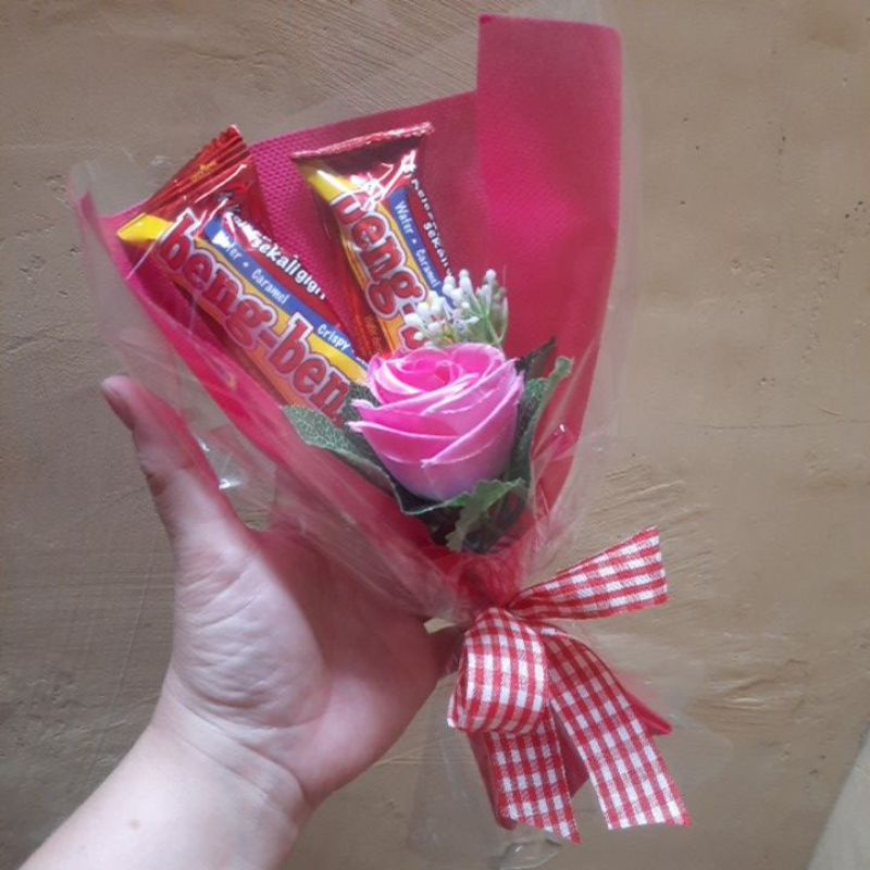 

Parcel coklat valentine , paket coklat , bingkisan valentine , buket coklat , buket valentine