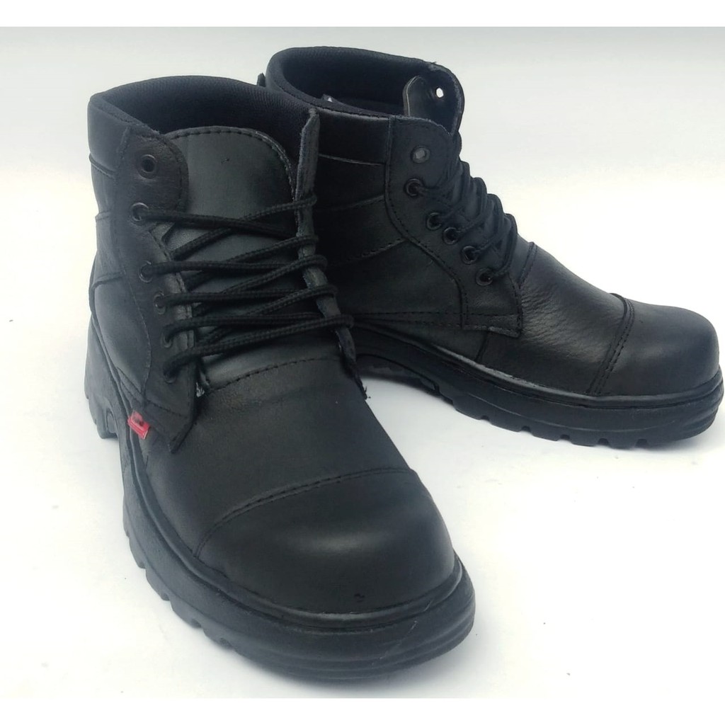 Sepatu Safety Bahan Kulit Ujung Besi merk KICKERS