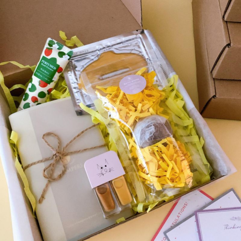 

Kado Kuning A: Ultah/ Selamat/ Terima kasih/ Lagi mikirin kamu