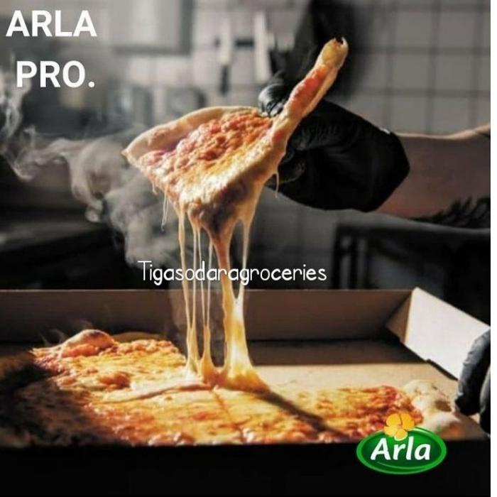 

New Keju Mozarella Arla Pizza Topping 1kg/Mozzarella Cheese Arla