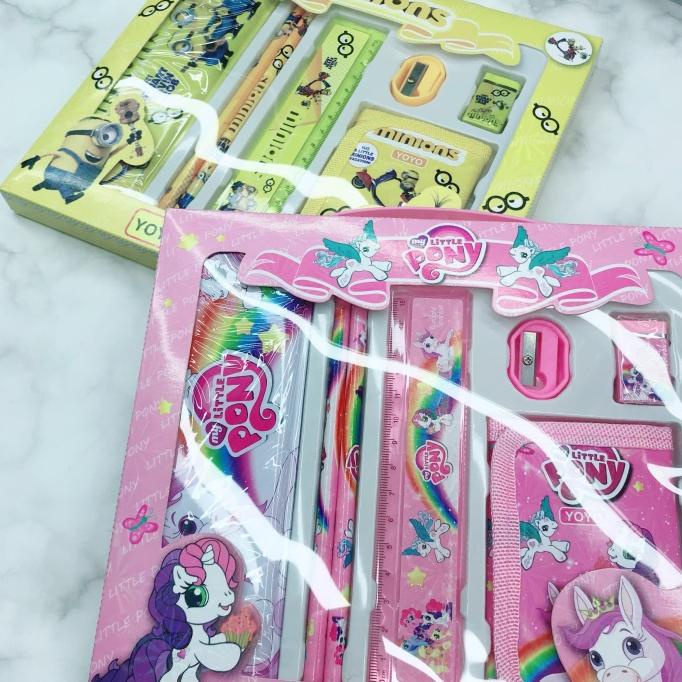 

TERMURAH Kotak pensil + dompet minion dan pony y8003/TEMPAT PENSIL AESTHETIC/TEMPAT PENSIL ANAK PEREMPUAN/TEMPAT PENSIL LUCU/TEMPAT PENSIL 3D/TEMPAT PENSIL TRANSPARAN/TEMPAT PENSIL LUCU/TEMPAT PENSIL KOREA/TEMPAT PENSIL KAIN/TEMPAT PENSIL KALKULATOR
