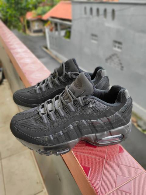 95 black nike