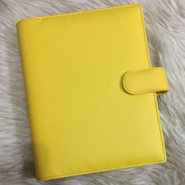 

Binder Kulit Polos Kuning
