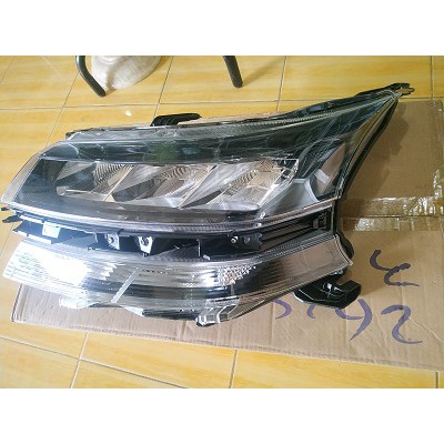 Head lamp Toyota Avanza tahun 2020 sebelah kiri
