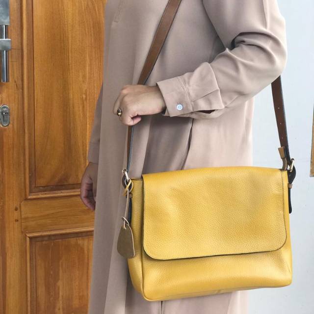 Tas kulit ala f***l warna kuning kunyit