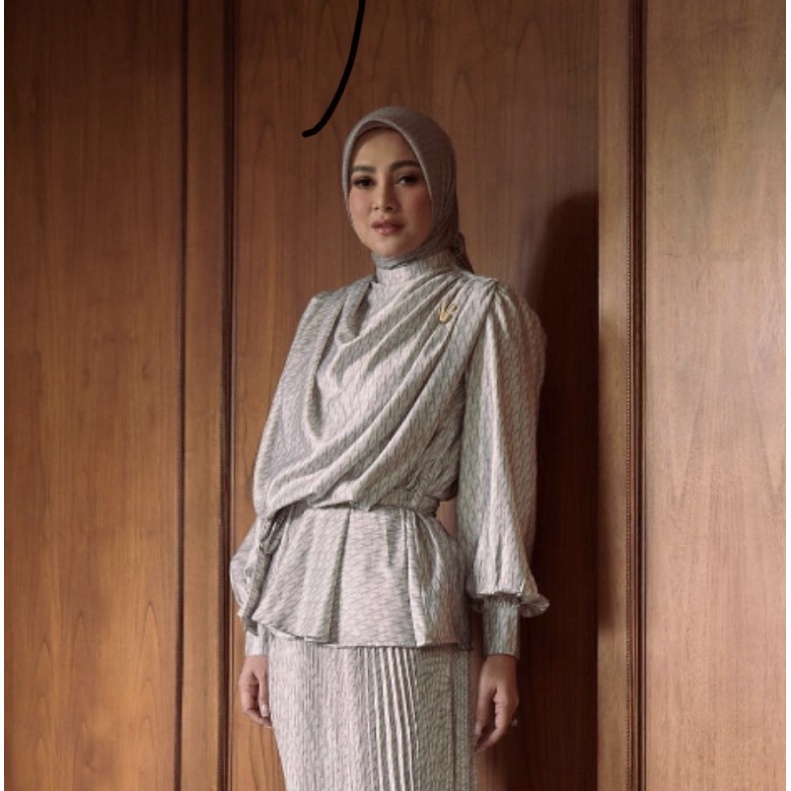 Kind Blouse Vanilla Hijab - Khaki Size M
