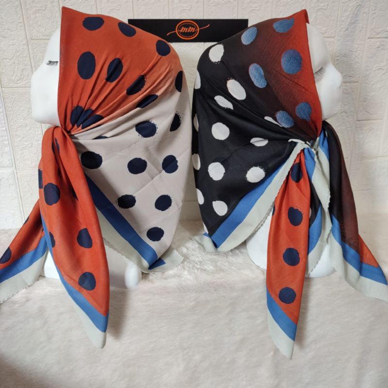 HIJAB SEGI EMPAT VOAL MOTIF POLKADOT OREN HITAM KERUDUNG JILBAB MURAH