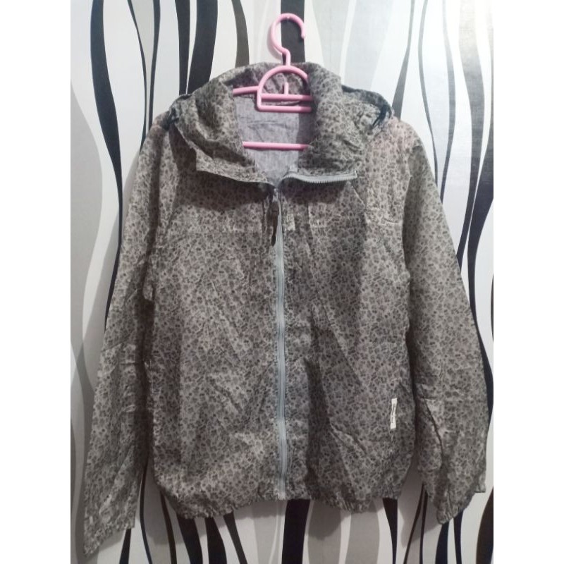 PL / Preloved jaket parasut olahraga motif bunga