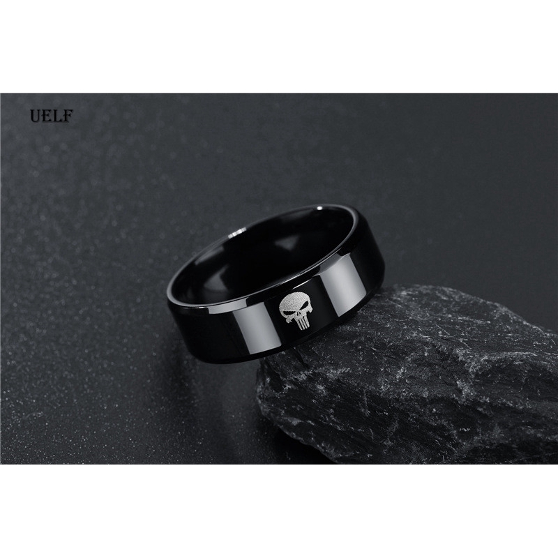Cincin Desain Tengkorak Bahan Titanium Stainless Steel Warna Hitam Gaya Vintage Untuk Pria