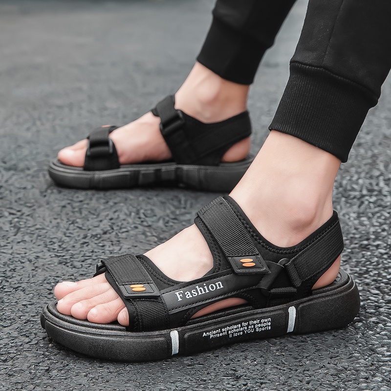 [ COD + Kirim Hari ini ] Sandal Gunung Pria/Sandal Pria/Sandal Pria Terbaru/Sandal Pria Casual/Sandal Pria Dewasa/Outdoor Sandal Pria/Sandal Kulit Pria/Sandal Pria Kekinian/Karet Impor Berkualitas Tinggi Asli Yang Dapat Disesuaikan Tali Yang Dapat Dilepas