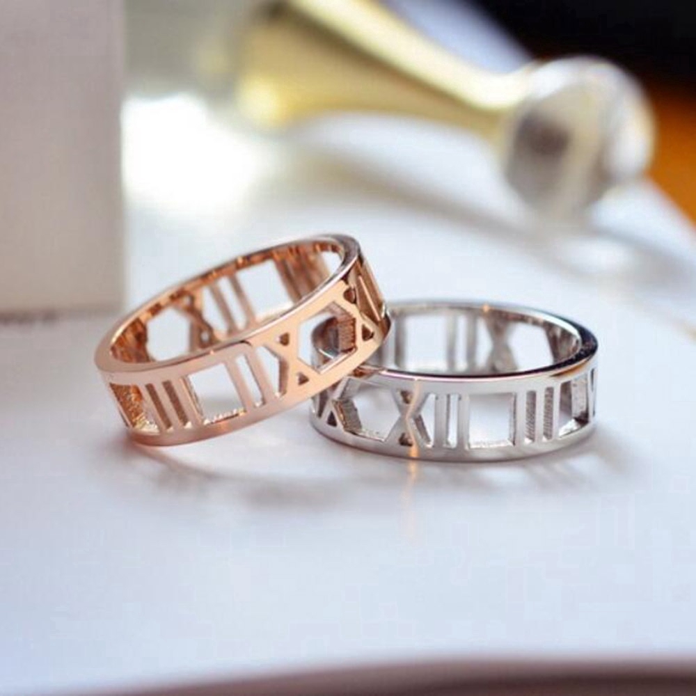 Cincin Motif Angka Romawi Bahan Titanium Steel Warna Rose Gold Silver Untuk Pria Dan Wanita