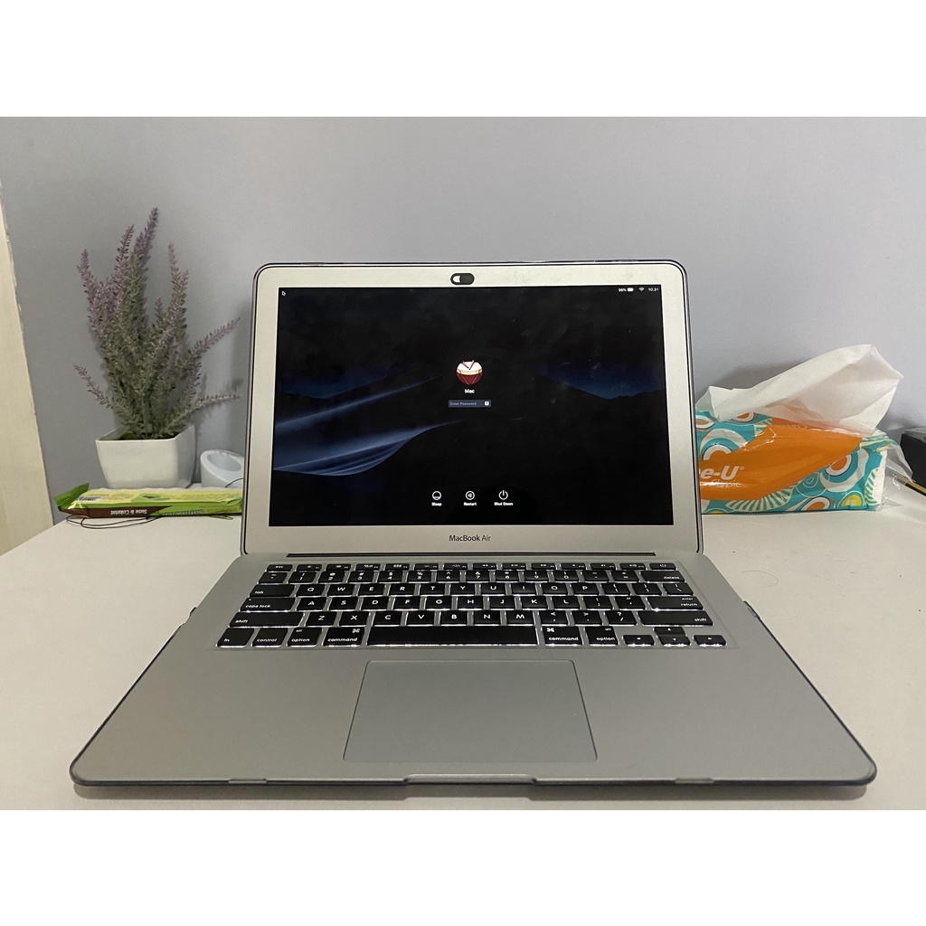 Macbook Air 13 Inch 2015 i5 1.6 Ghz, SSD 121 GB, DDR3 8 GB