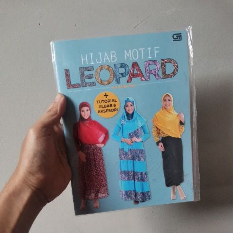 

Buku Hijab motif Leopard ORIGINAL