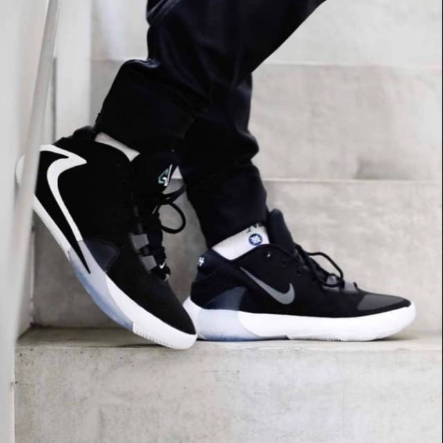 zoom freak all white