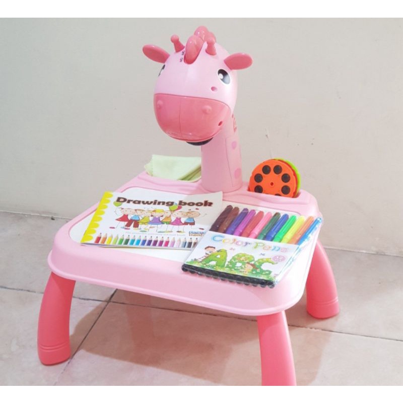 

MEJA PROYEKTORMAINAN ANAK PAINTING LEARNING PROJECTOR MEJA MENGGAMBAR DENGAN MUSIK BEST SELLER TERLARIS