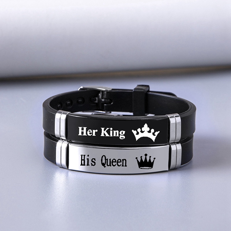 2pcs / Set Gelang Pasangan Bahan Silikon Warna Hitam Putih Desain Mahkota Her King His Queen Untuk Hadiah