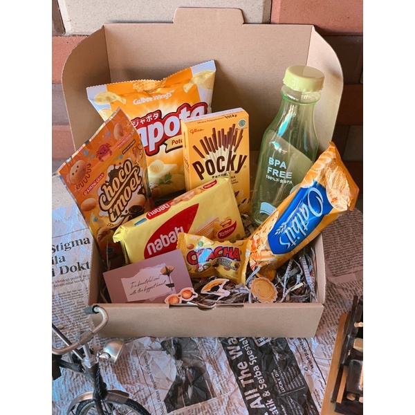 

Hampers Snack Box Color