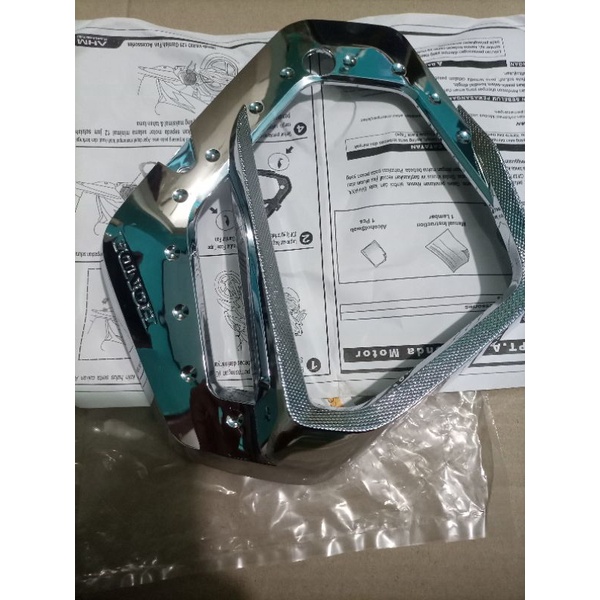GARNISH COVER RADIATOR VARIO 125 OLD BHOLAM