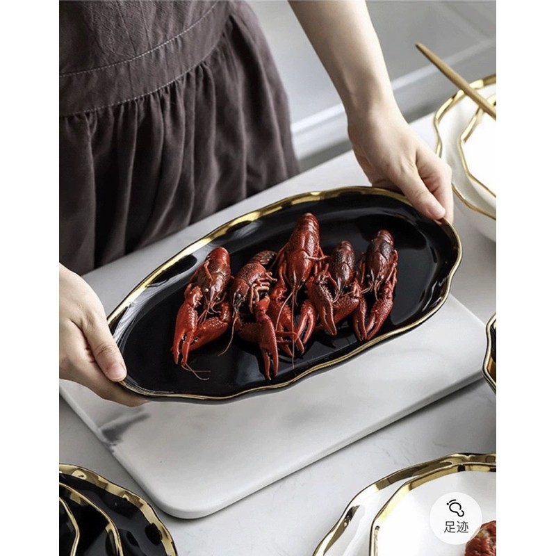 12" PIRING MAKAN BERLIN KERAMIK HITAM DAN PUTIH MOTIF LONJONG / BERLIN PLATE