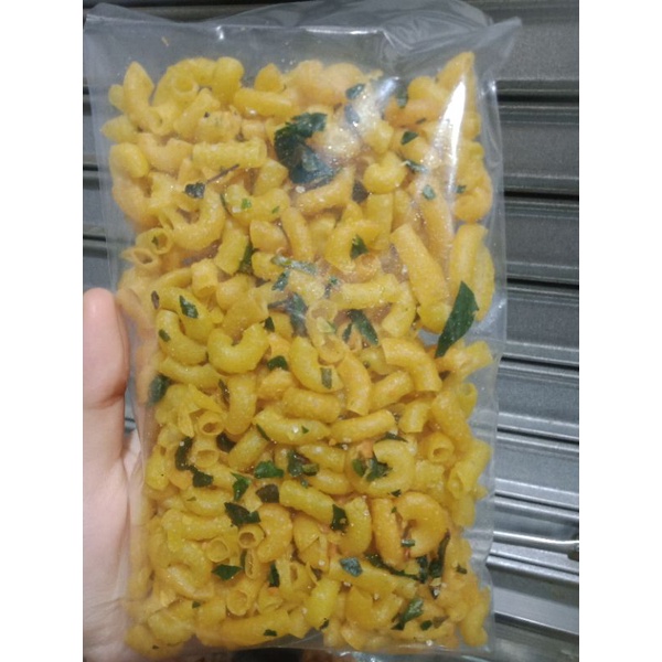 

MAKARONI ASIN GURIH DAUN JERUK / 100 gr