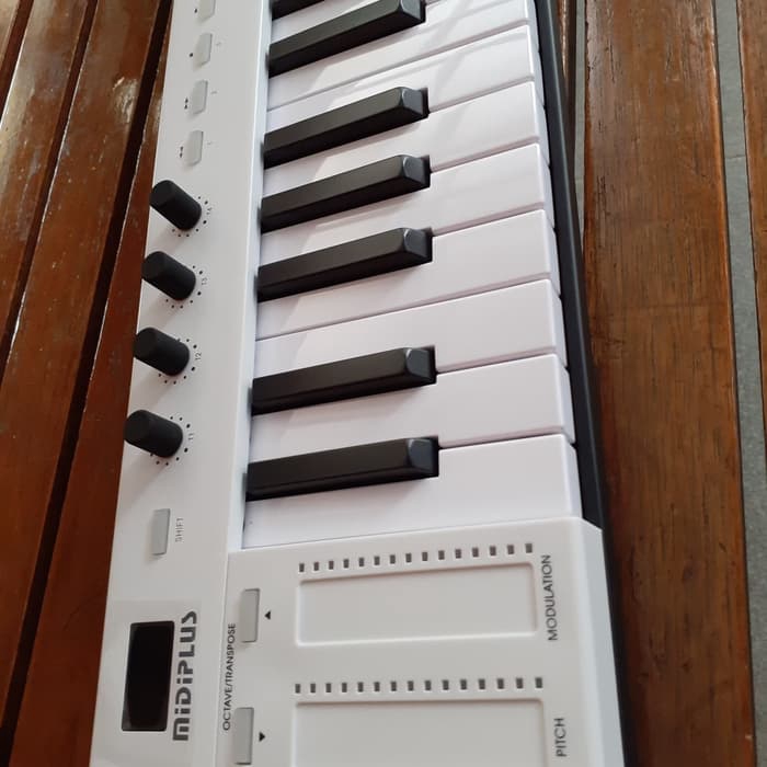 NEW  MIDI CONTROLLER MIDIPLUS X4 MINI