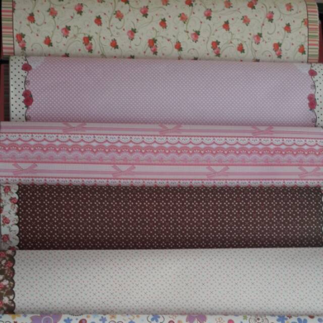 

Kertas kado motif random min order 10pcs