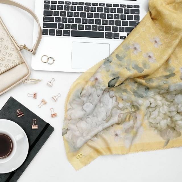 New Buttonscarves Hydrangea Jaune