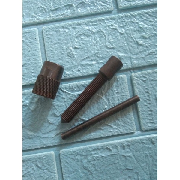 tracker traker treker magnet vespa bajaj NOS good quality