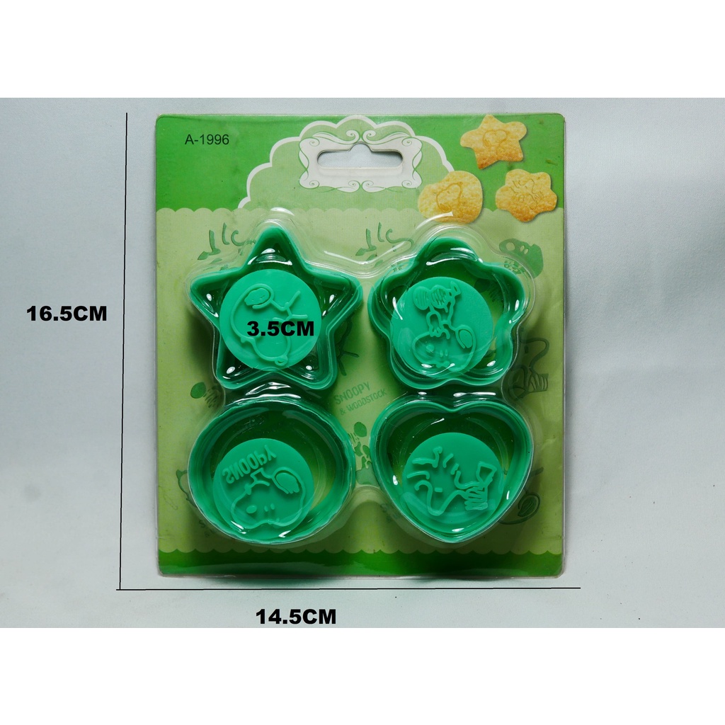 Cutter Plunger Cake Biskuit Coklat dan Keju Karakter Snoopy