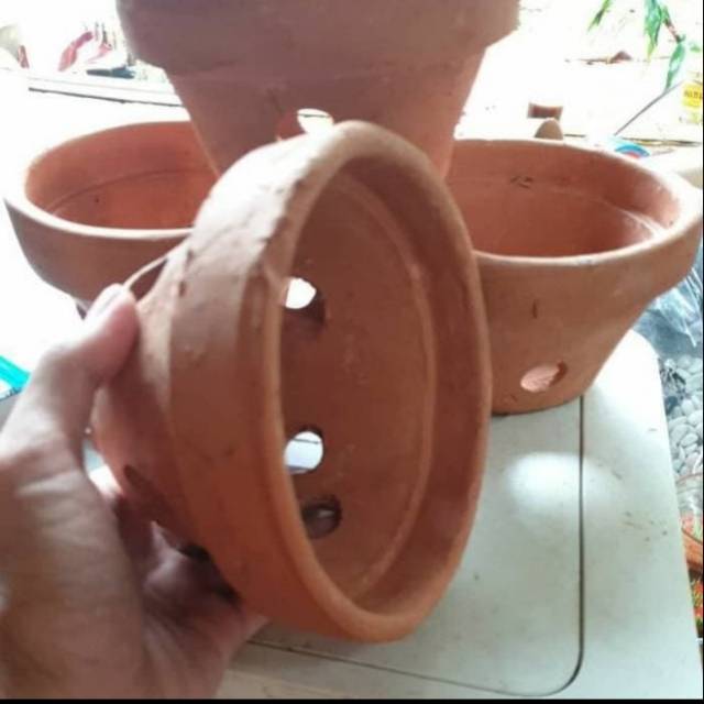 POT TANAH LIAT UNTUK ANGGREK UKURAN 15 cm