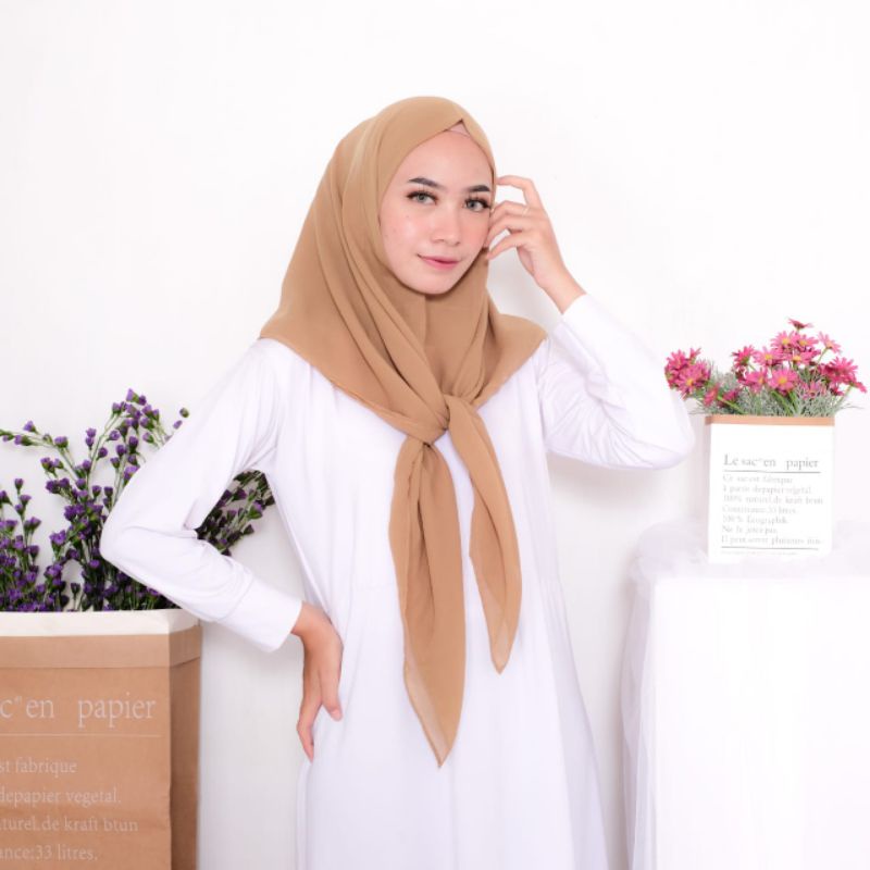 Alantasik - segi tiga instan  Yara bella square / Jilbab instan Yara R.19