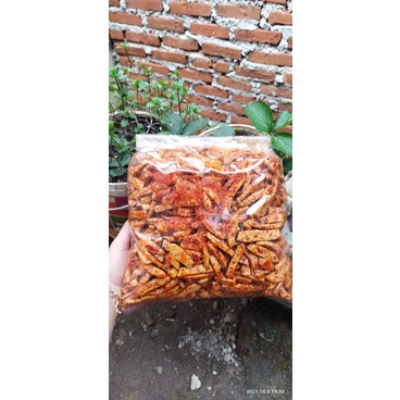 

Basreng pedas daun jeruk bumbu bikin ngilerr 700gram