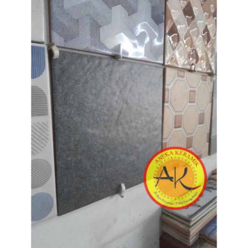 Keramik Lantai Kasar Kamar Mandi Rustic Timbul Gelombang 25x25 Sierra Grey