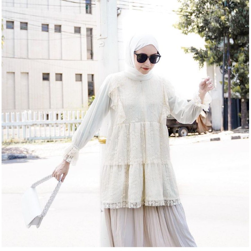 Alice blouse white by vanilla hijab