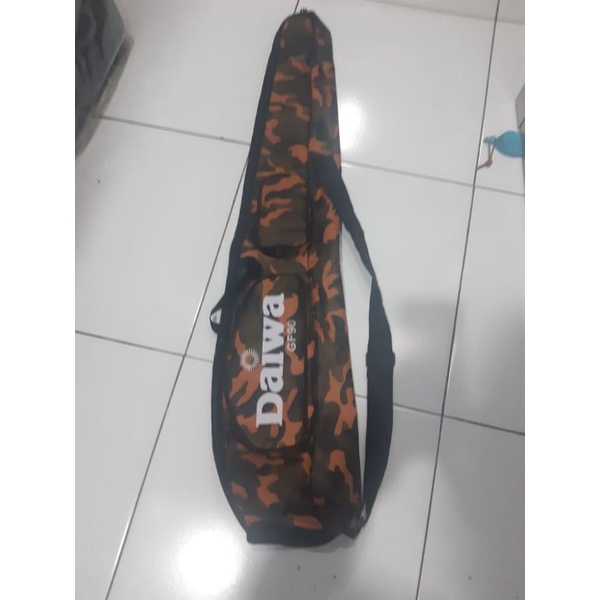 tas pancing daiwa loreng 2kantong 90cm