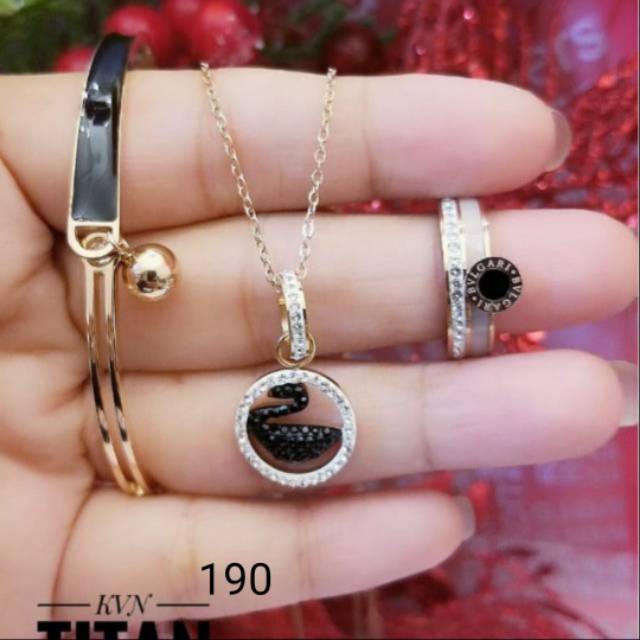 perhiasan set titanium