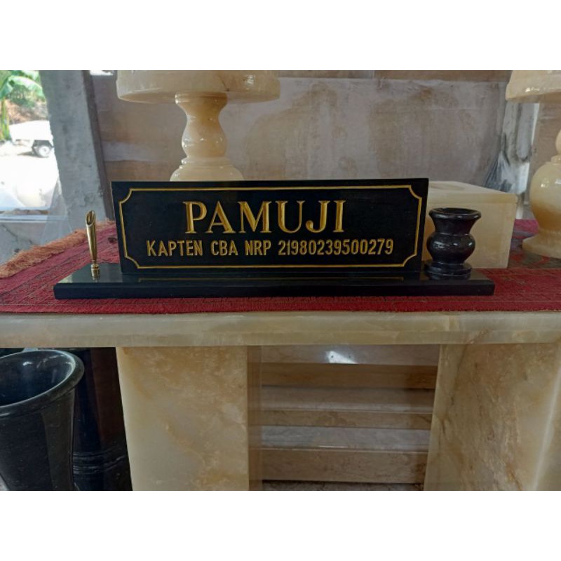 

Papan Nama Meja