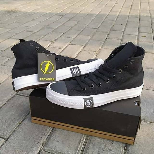 SEPATU CONVERSE UNDEFETED PETIR HIGH TINGGI HITAM PUTIH PRIA DAN WANITA PREMIUM IMPORT