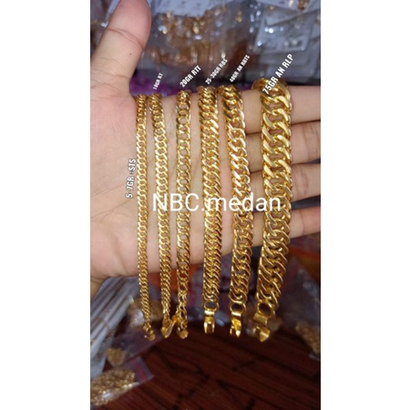 Gelang Replika mas 24 kualitas golden, awet,bisa sisepuh ulang, beratnya hanya dikira kira ya, tidak ditimbang