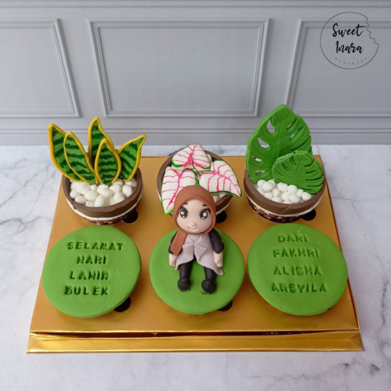 

Cupcake Ulang Tahun Tema Tanaman/Kebun